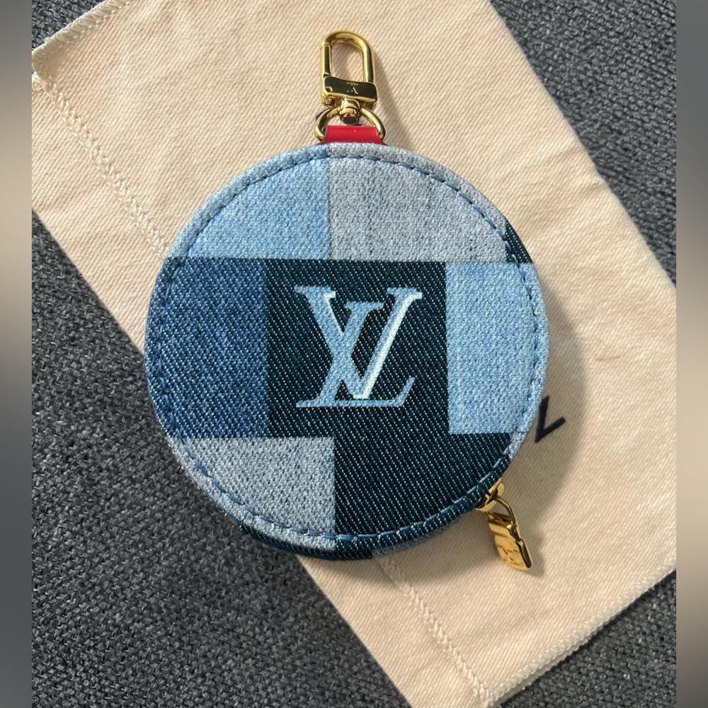 Authentic Louis Vuitton denim patchwork coin purse bag charm - Picture 3 of 7